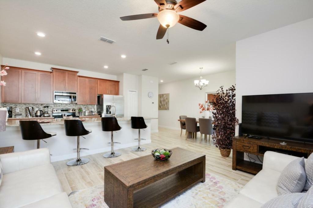 Pleasant House In Storey Lake Near Disney Kissimmee Exterior photo
